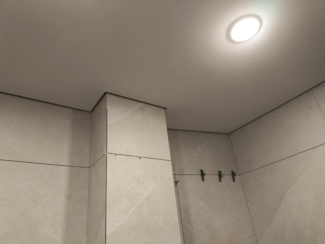 Санузел — натяжной потолок 4 м² Квартира